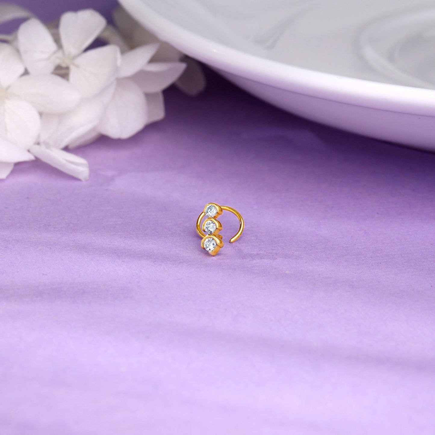 Gold Classic Connection Diamond Nose Pin