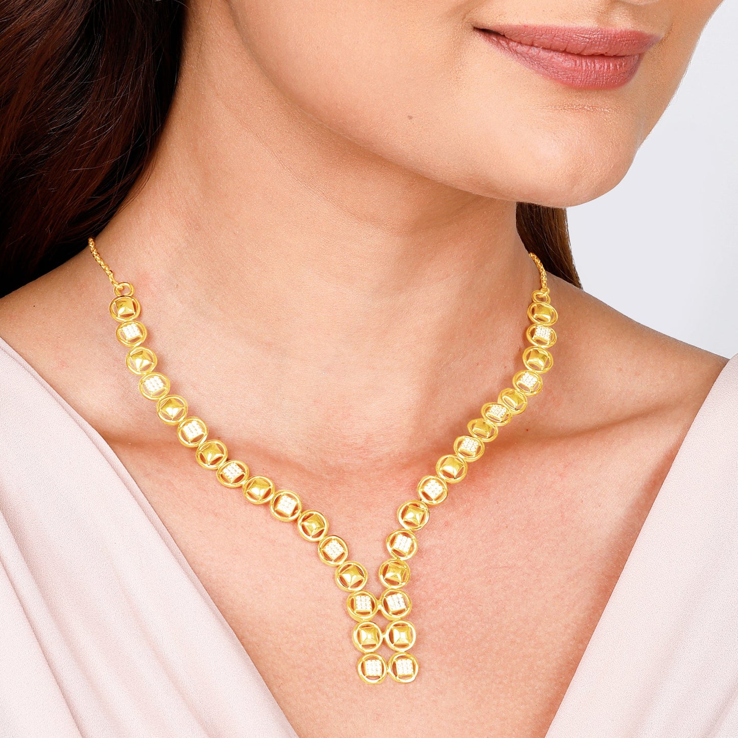 Anushka Sharma Golden Rhythm Of The Night Necklace
