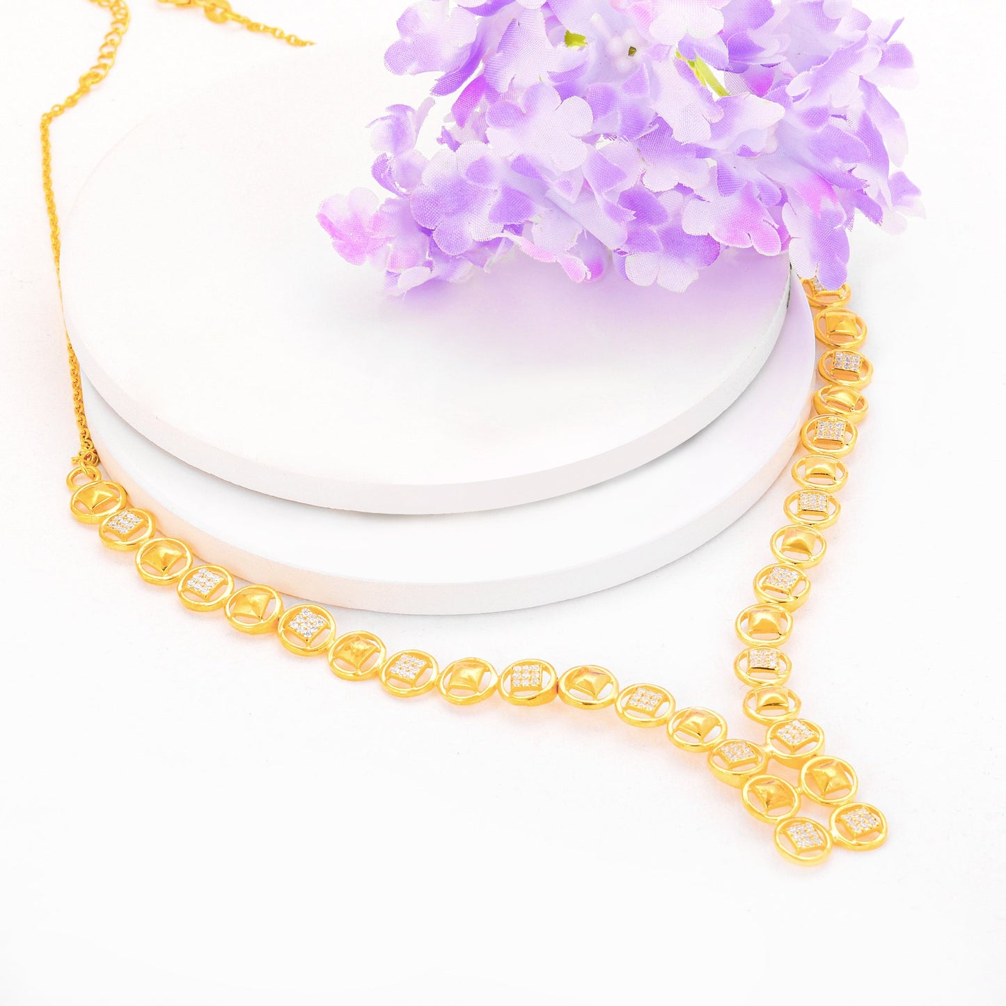 Anushka Sharma Golden Rhythm Of The Night Necklace